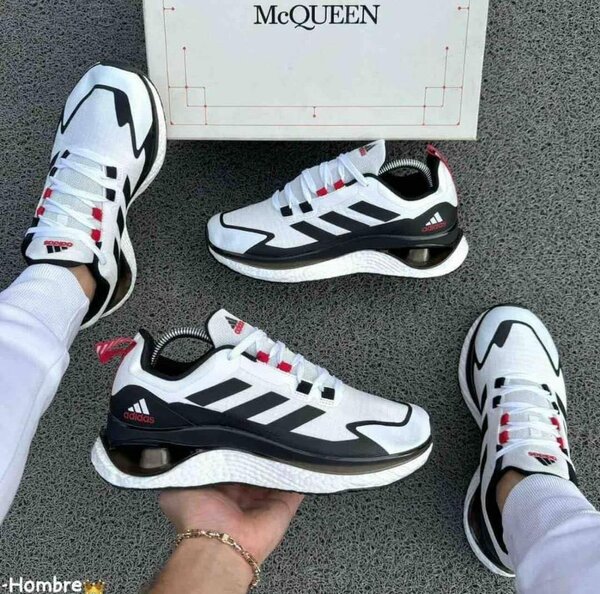 Baskets de sport McQueen blanches
