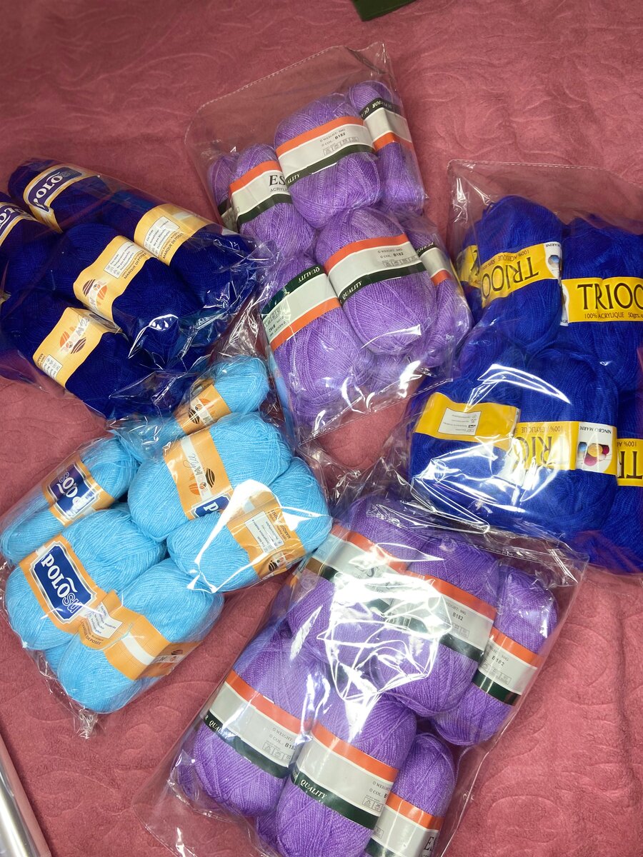 Fils à tricoter colorés