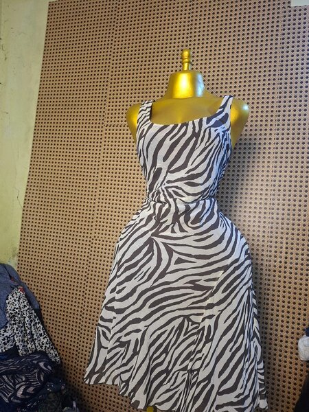 Robe élégante en motifs audacieux
