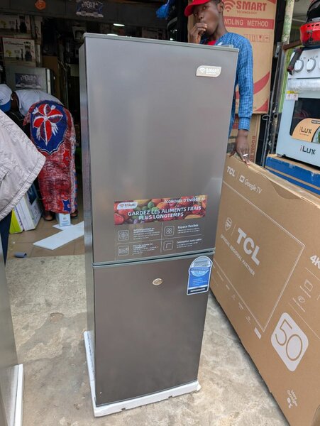 Réfrigérateur double porte moderne