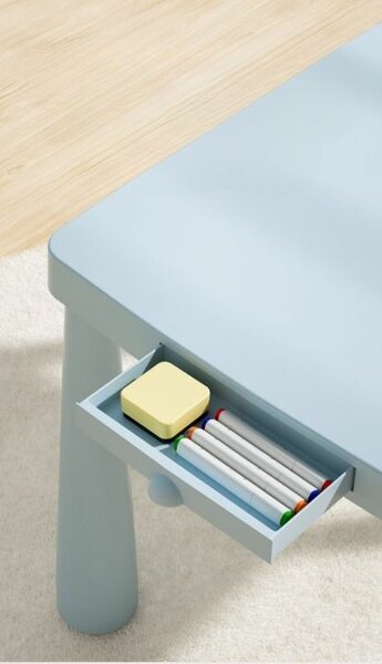 Стол и два стула