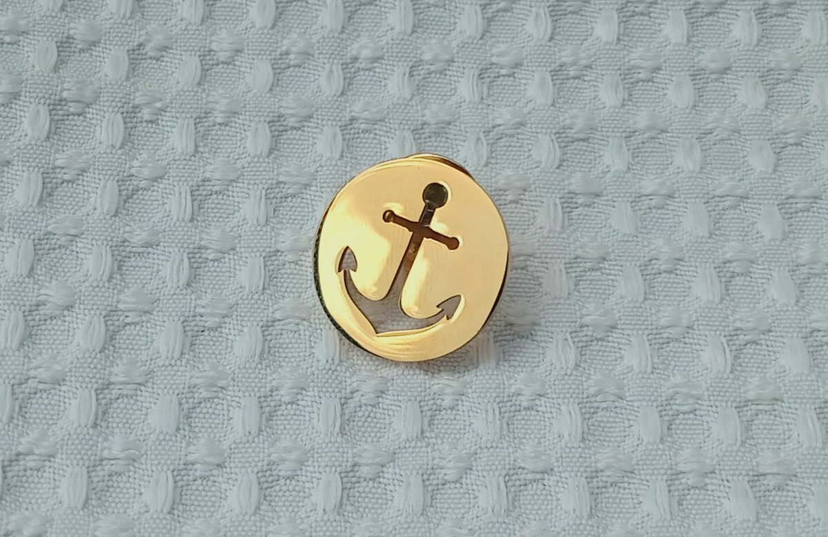 Anchor lapel pin