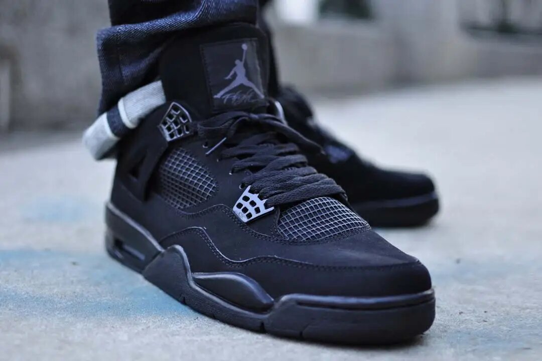 Air Jordan 4 (black cat )