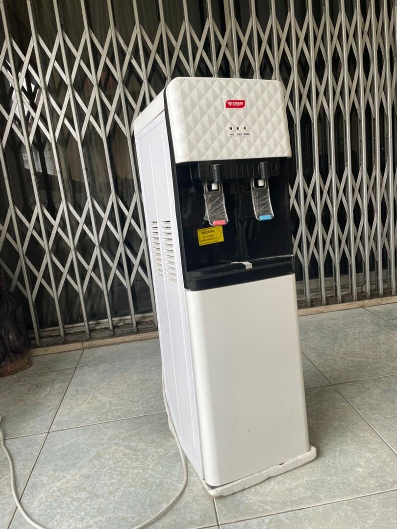 Distributeur d'eau froide et chaude