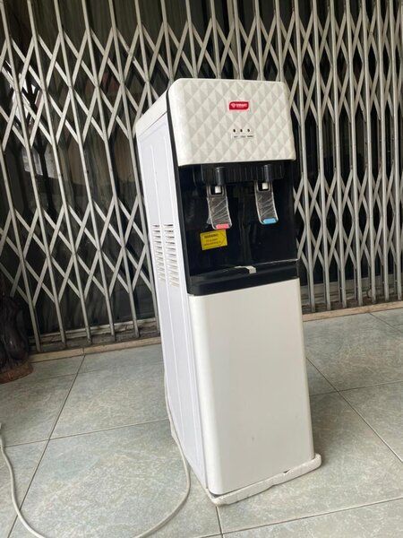 Distributeur d'eau froide et chaude