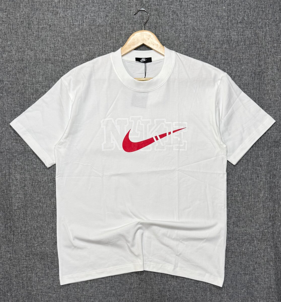 T-shirt logo moderne unisexe