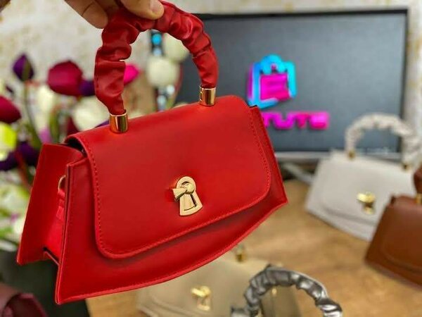 Sac à main rouge élégant