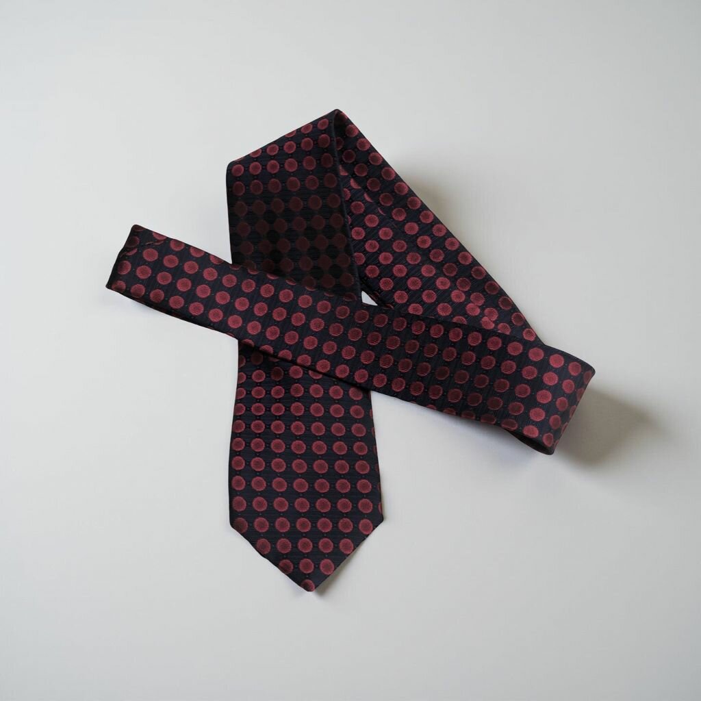 Cravate élégante à motifs