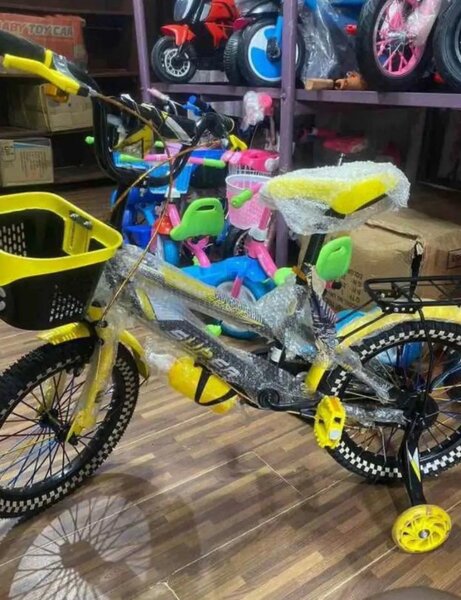 Vélo enfant sportif avec panier