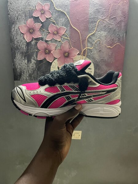 Chaussures de course roses élégantes