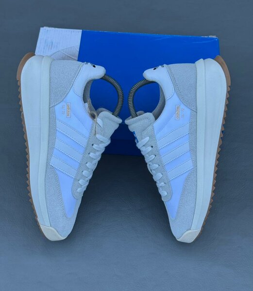 Chaussures Adidas blanches homme