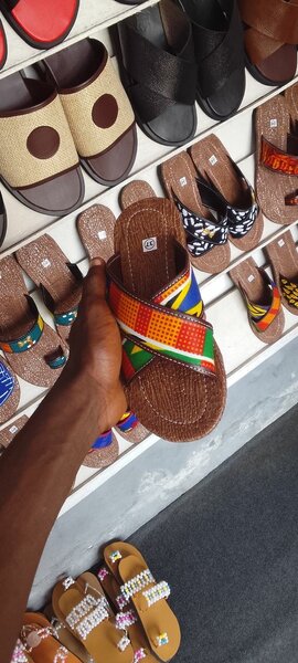 Sandales multicolores en paille