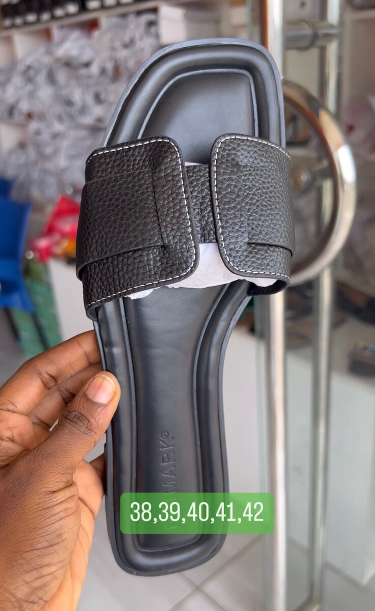 Leather flip flops in colors