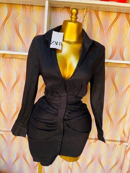 Robe moulante noire élégante