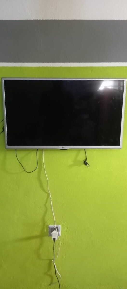 32 inches LG smart TV