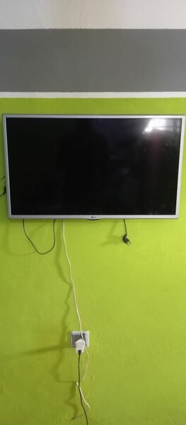 32 inches LG smart TV
