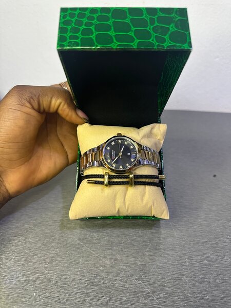 Montre élégante en acier inoxydable