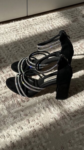 Блестящие босоножки