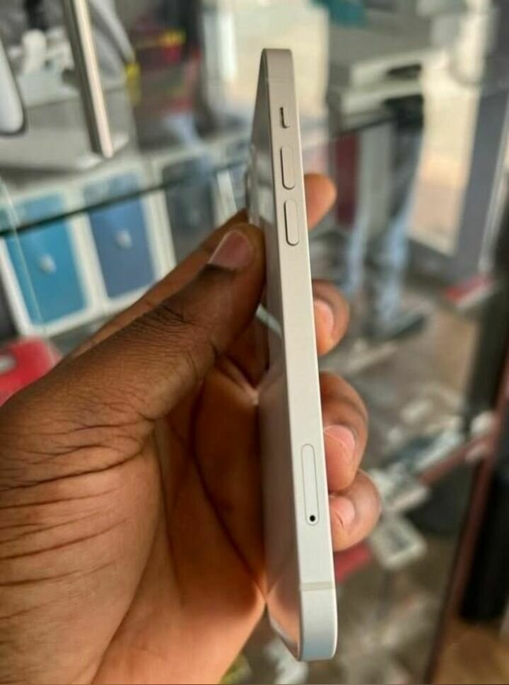 PRE-OWNED IPHONE 12