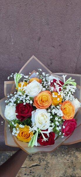 Bouquet de roses colorées