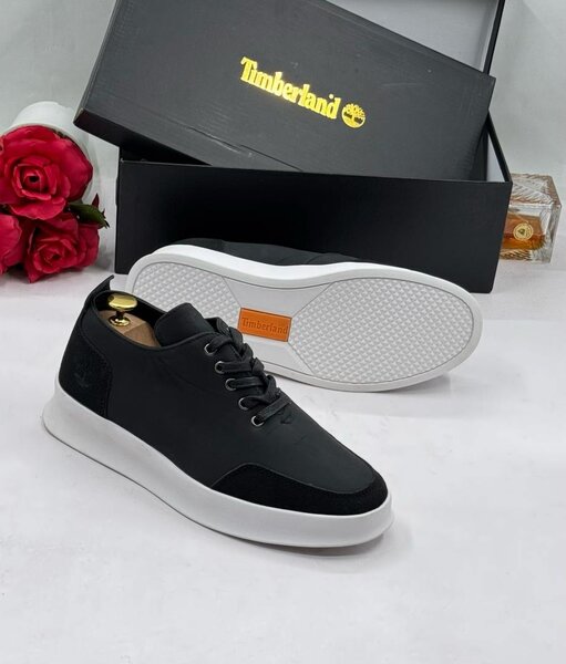 TIMBERLAND BLACK AND WHITE