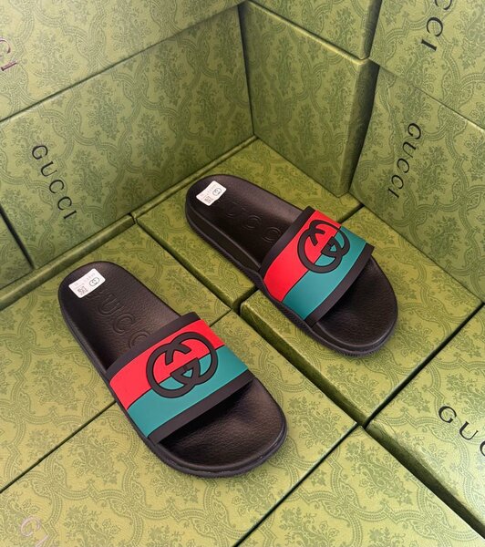 Sandales Gucci en cuir coloré