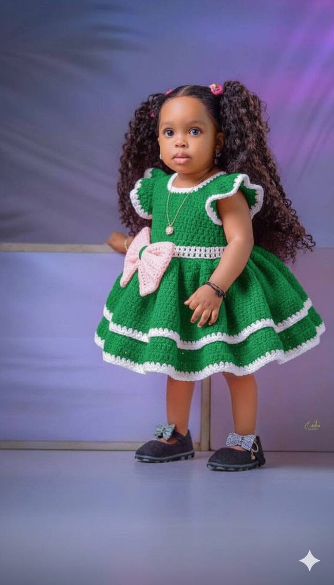 Robe bébé en tricot élégante