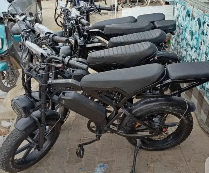 Vélo électrique pliant noir