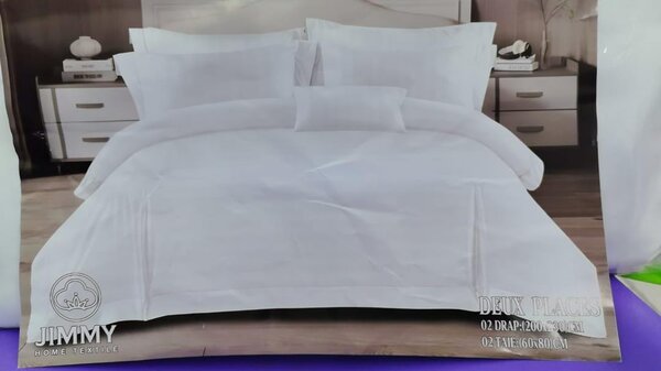 Ensemble de literie blanc élégant