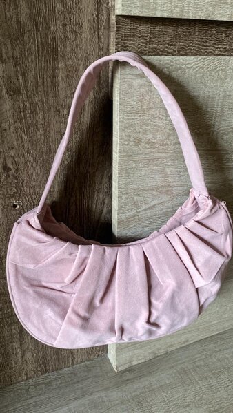 Sac à main en velours rose