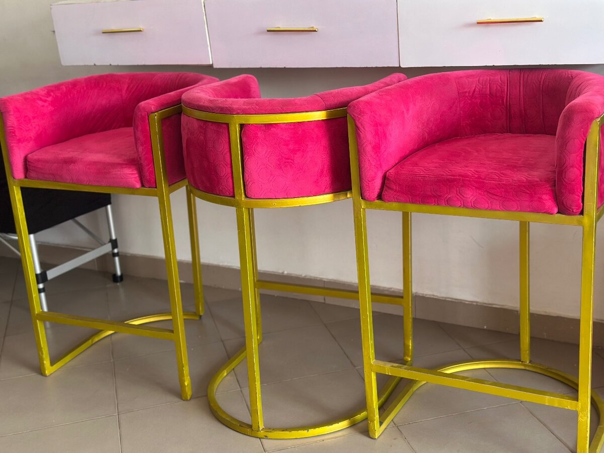 2 in 1 couch/ long chairs