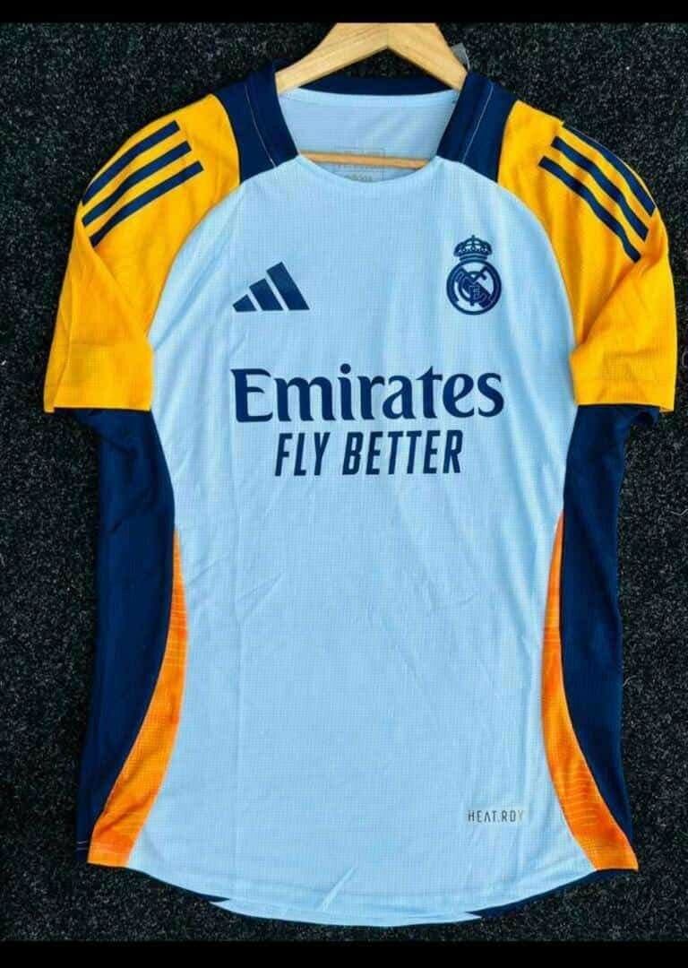 Maillot pré match Réal Madrid écussons en gomme version pro