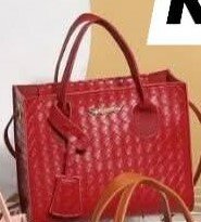 Fashionable and high-quality women's handbag red