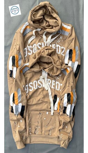 Sweat à capuche marron avec motifs