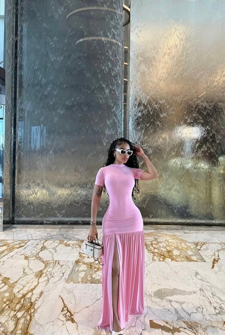 Robe élégante longue fendue