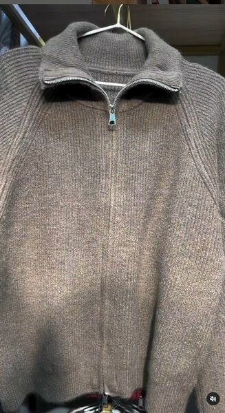 Кофта на замке