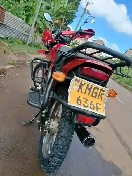 Moto Shineray robuste rouge