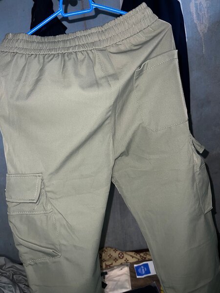 Pantalon cargo vert moderne