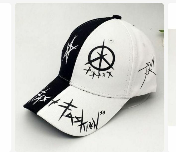 Casquette streetwear noire et blanche