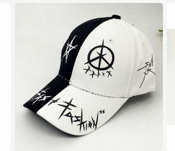 Casquette streetwear noire et blanche