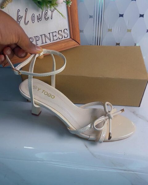 Sandales élégantes avec strass