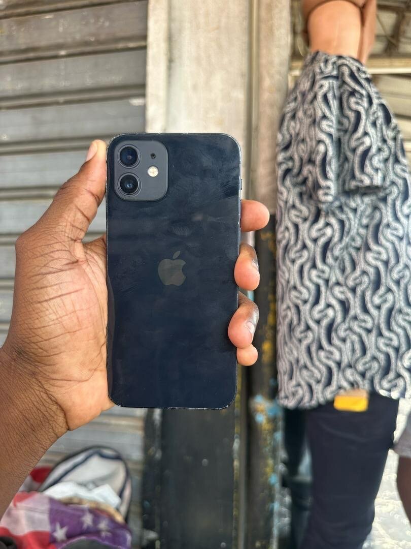 iPhone 12 simple