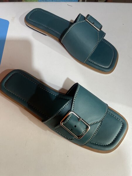 Sandales en cuir à boucle