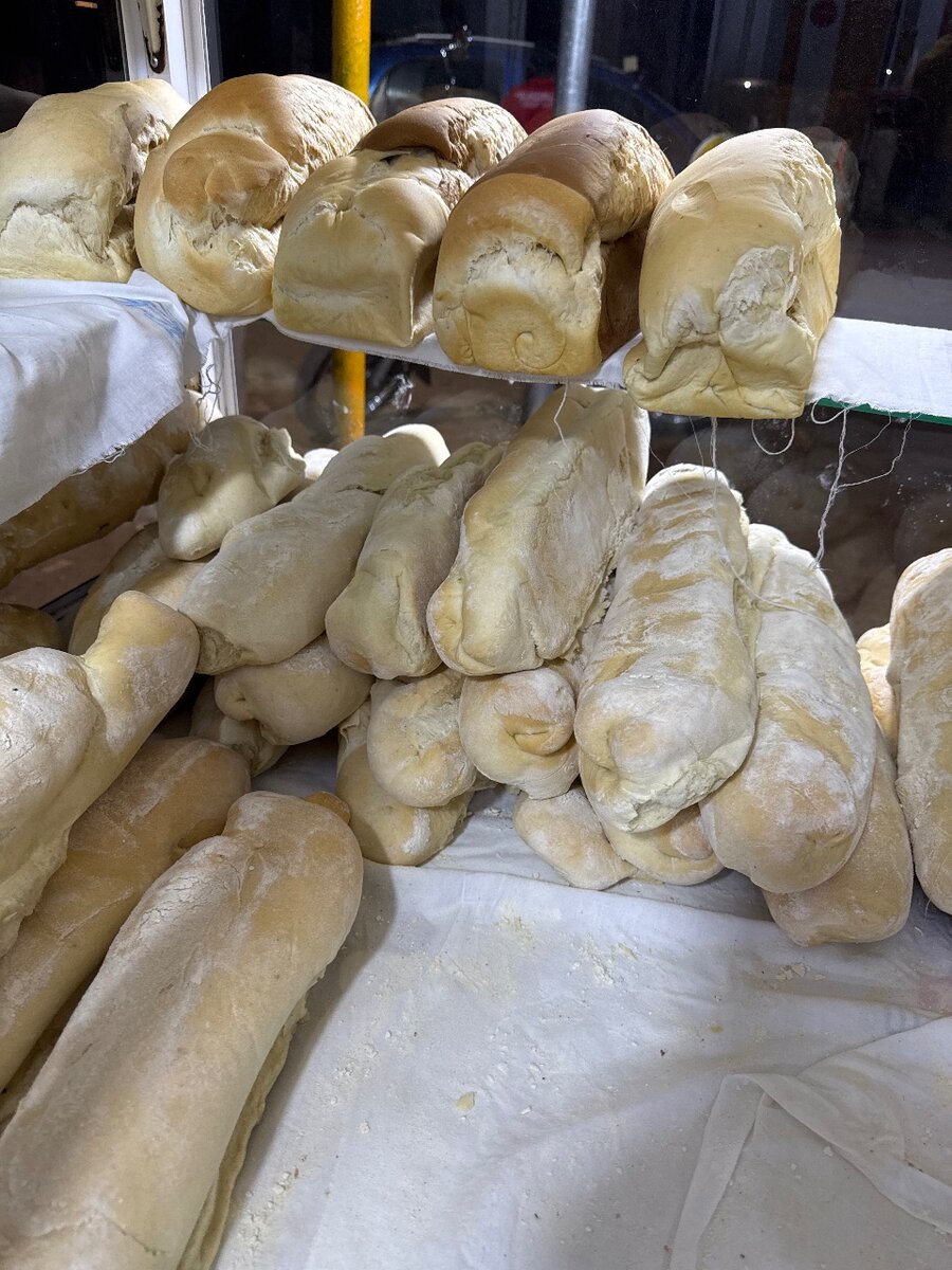 Bread (Zees golden crust)