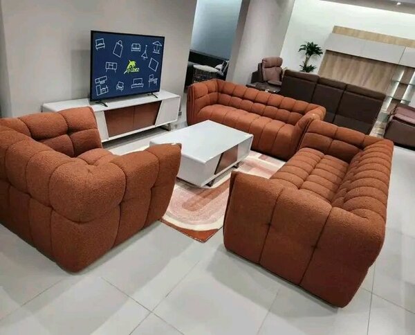 Salon moderne en tissu brun