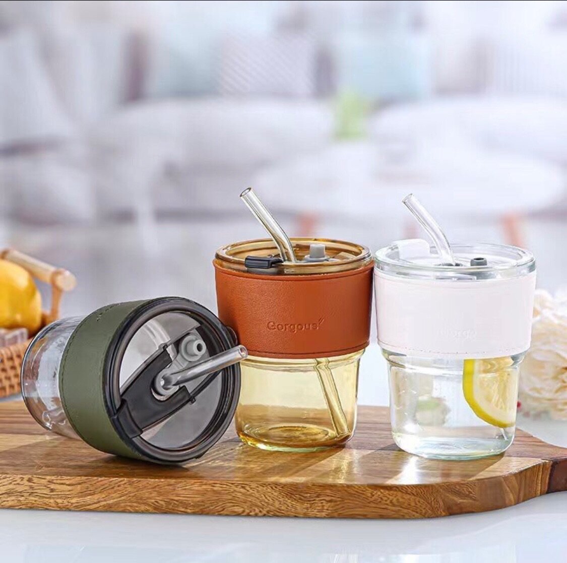 Tasses en verre avec étui cuir