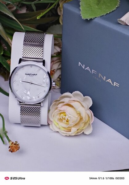 Montres élégantes Naf Naf