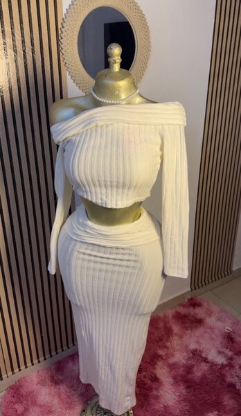 Robe moulante blanche élégante