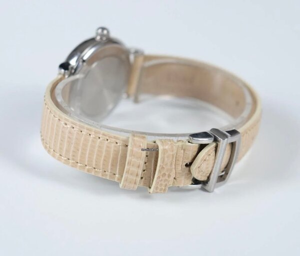 Montre élégante en cuir beige