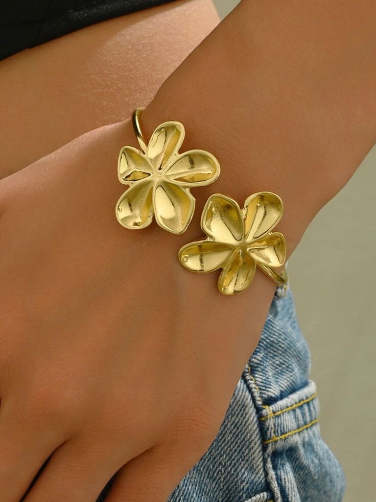 Bijoux dorés élégants